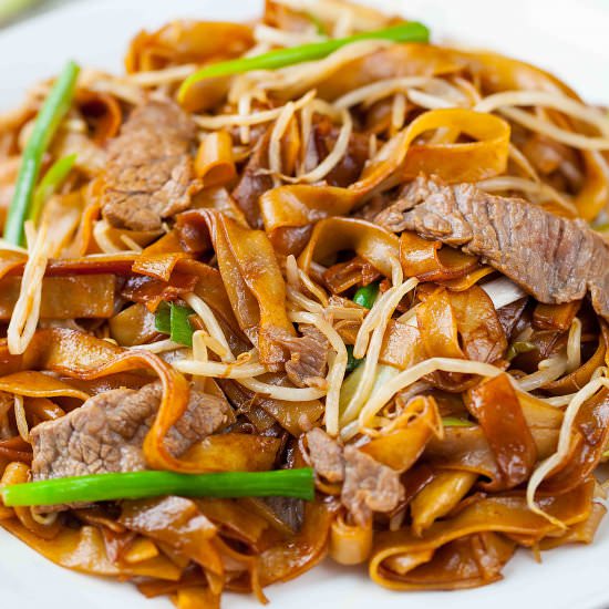 BEEF CHOW FUN - Recipe photo by ohmyfoodrecipes