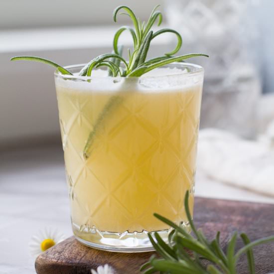 Apricot Rosemary Gin Fizz - Recipe photo by gingerwithspice