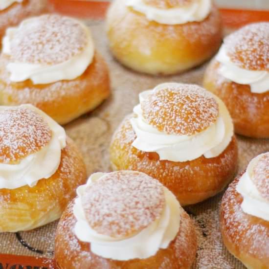 Semlor (Swedish Cardamom Buns) - Recipe photo by Jennyblogs