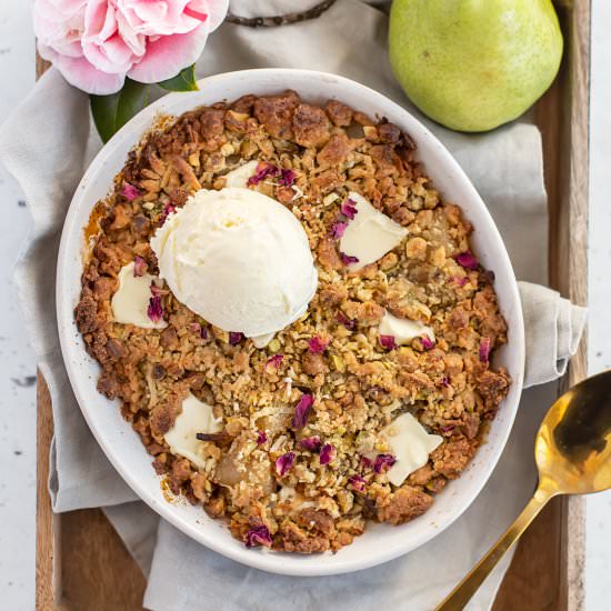 Pear and Pistachio Crumble - Recipe photo by spicyicecream