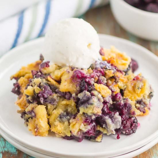 Easy Blueberry Dump Cake - Recipe photo by pumpkinnspice