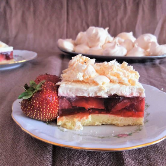 Strawberry Cloud Cake - Recipe photo by Lekcjewkuchni