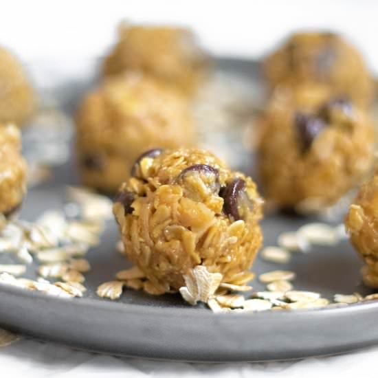 Energy Bites-Oatmeal Chocolate Chip - Recipe photo by simplegraytshirt