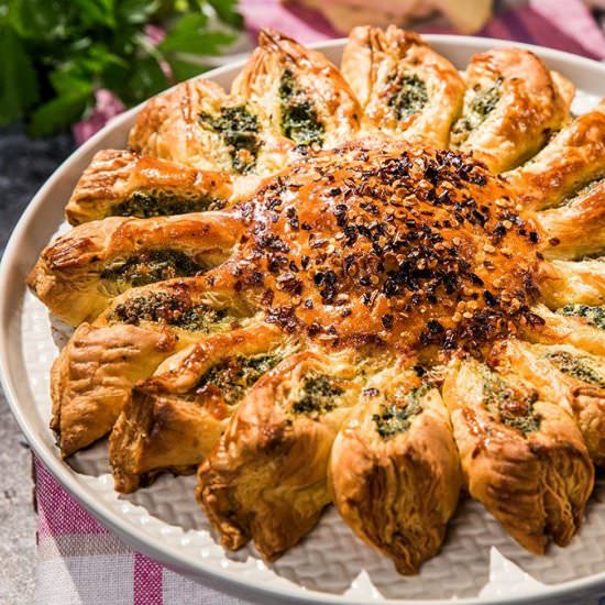 Cheesy Beef Pull-Apart Sunshine Pie - Recipe photo by Magos