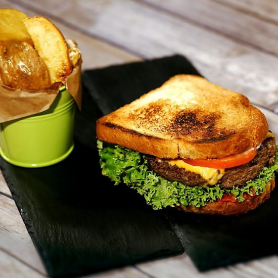 Egg In A Hole Breakfast Burger - Recipe photo by Magos