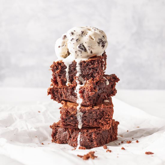 5 ingredient Brownies - Recipe photo by tastyandfrenchy
