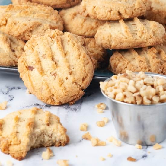 Almond flour cookies with walnuts - Recipe photo by photosandfood
