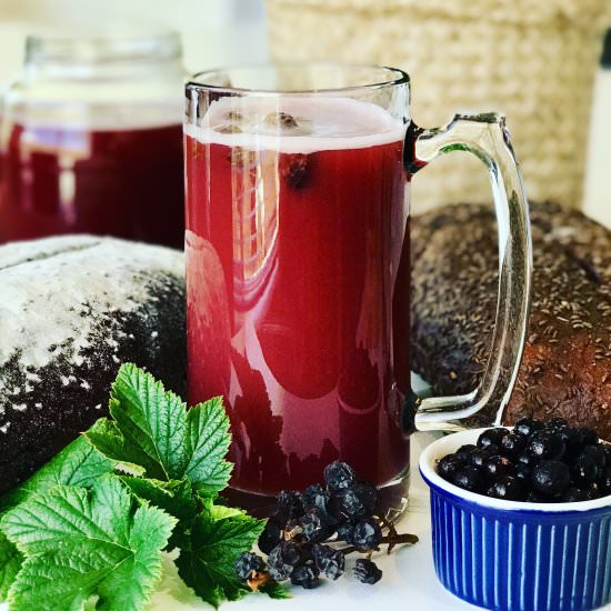 Break Kvass with Blackcurrants - Recipe photo by PetersFoodAdventures