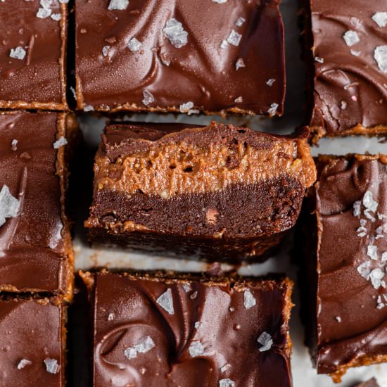 FUDGY VEGAN TURTLE BROWNIES - Recipe photo by themindfulhapa