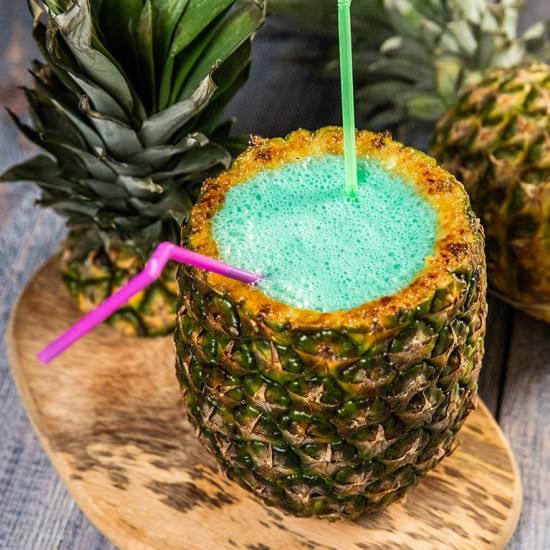 Pineapple And Blue Curacao Cocktail - Recipe photo by Magos