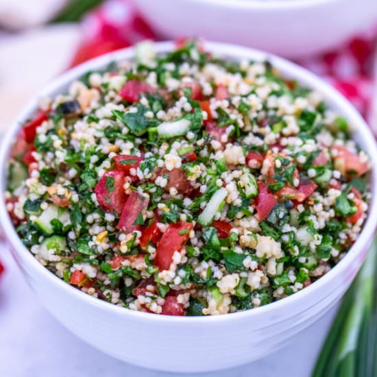 Easy Lebanese Tabbouleh - Recipe photo by peasandpeonies