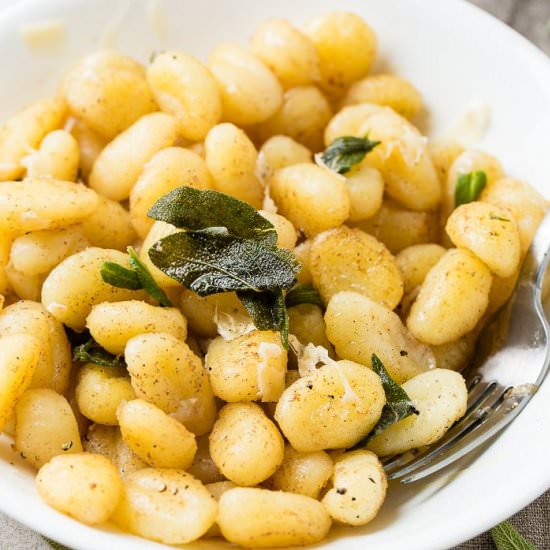 10 MINUTE BROWN BUTTER SAGE GNOCCHI - Recipe photo by sweetbasil