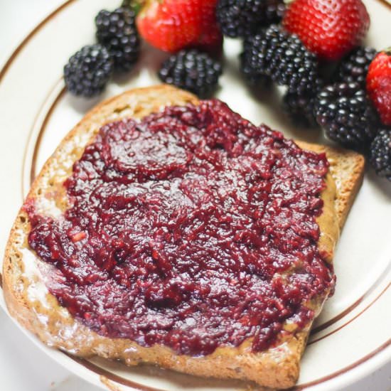 BLACKBERRY JAM RECIPE - Recipe photo by VeganWithCurves