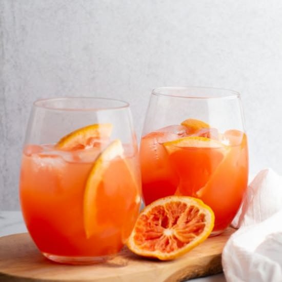 Greyhound Cocktail - Recipe photo by becomebetty