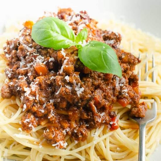 BOLOGNESE SAUCE - Recipe photo by lostinf00d