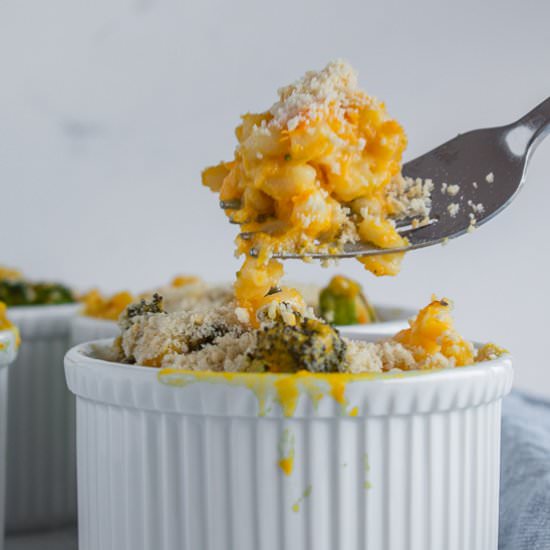 Vegan Baked Mac and Cheese - Recipe photo by thehangrychickpea