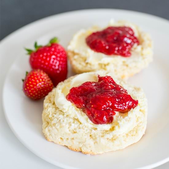 Small Batch Strawberry Jam - Recipe photo by tikkido