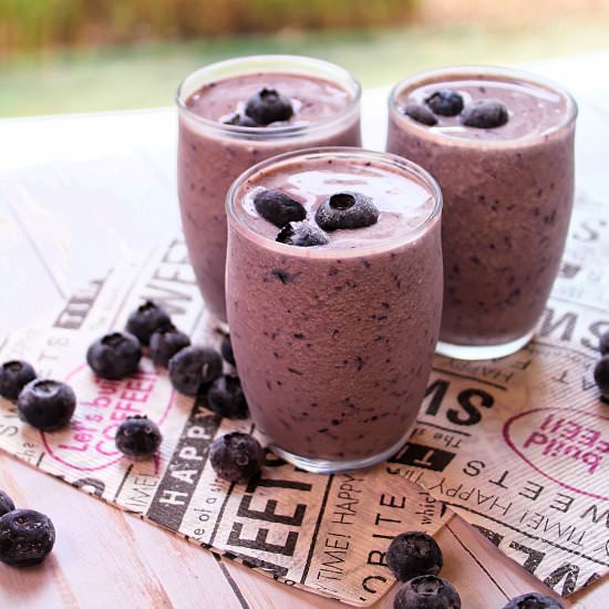 Blueberry banana smoothie - Recipe photo by piggyout