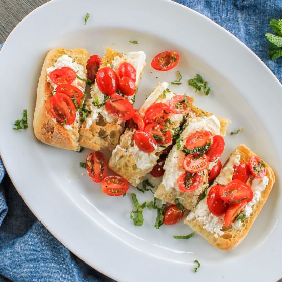 burrata toasts with tomato salad - Recipe photo by Allons-Eat