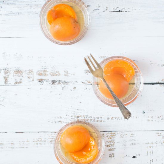 Apricots poached in chamomile tea - Recipe photo by Lapiccolaquaglia