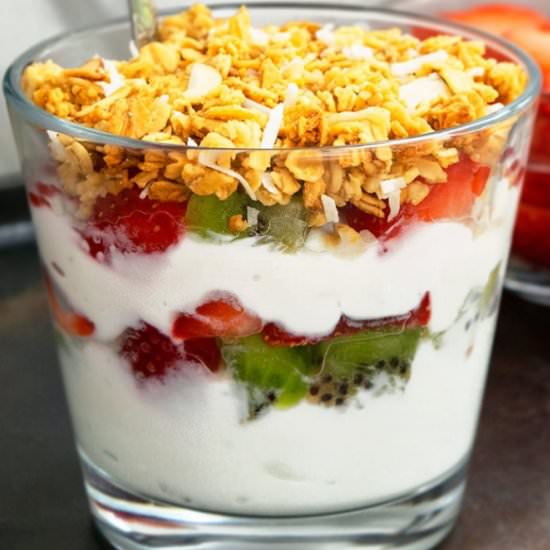 Easy Yogurt Parfait - Recipe photo by Cakewhiz
