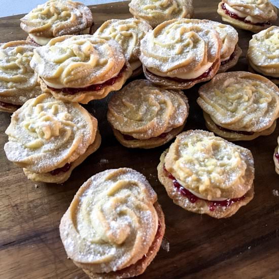 Vegan Viennese Whirls - Recipe photo by veganwafflehands
