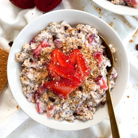 Strawberry Cheesecake Overnight Oat - Recipe photo by hellospoonful