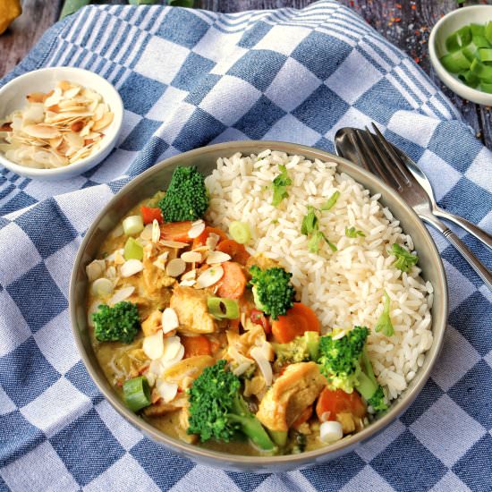 Putencurry mit Brokkoli und Mandeln - Recipe photo by Feelgoodfoodandmore