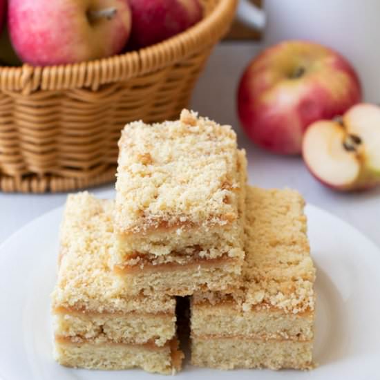 Apple crumble bars - Recipe photo by mmblog