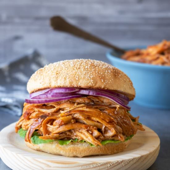 BBQ Pulled Chicken - Recipe photo by El Mundo Eats