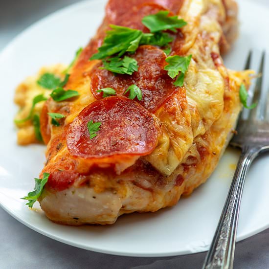 PIZZA STUFFED CHICKEN - Recipe photo by ThatLowCarbLife