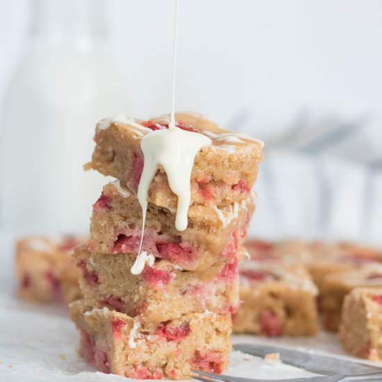 Brown butter Strawberry blondies - Recipe photo by lifestyleofafoodie