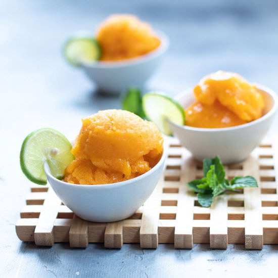 Mango sorbet with lime and mint - Recipe photo by tchakayiti