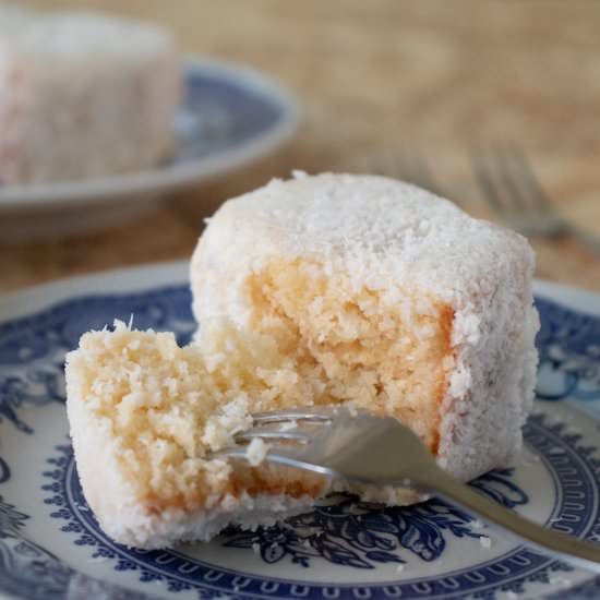 Fofos de Coco (coconut lamingtons) - Recipe photo by cozinhaalacarte