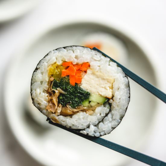 vegan kimbap with tofu - Recipe photo by okonomi kitchen