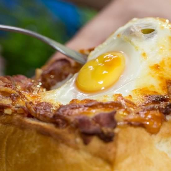 Pork Stuffed Bread with Egg on Top - Recipe photo by Magos