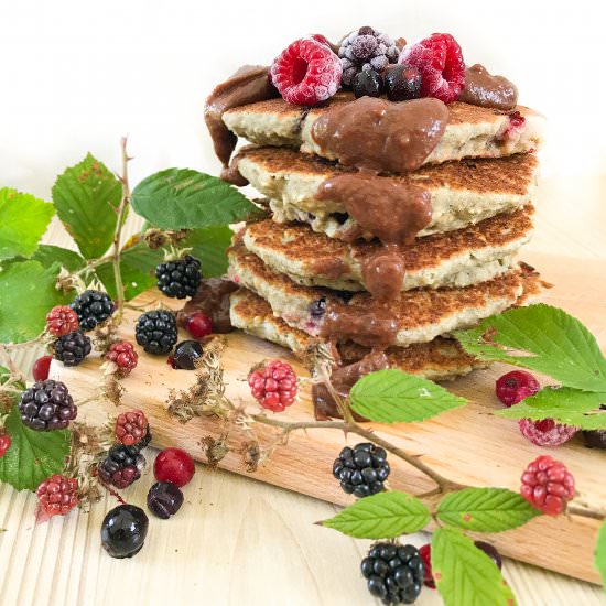 Cakey Pancakes (vegan, gluten free) - Recipe photo by The Tiny Vegan Life