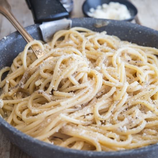 Authentic Cacio e Pepe - Recipe photo by an italian in my kitchen