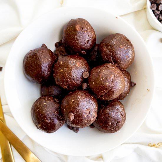 Healthy No-Bake Brownie Bites - Recipe photo by hellospoonful