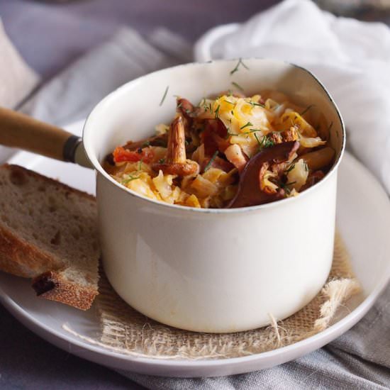 Young cabbage with chanterelles - Recipe photo by Dzi
