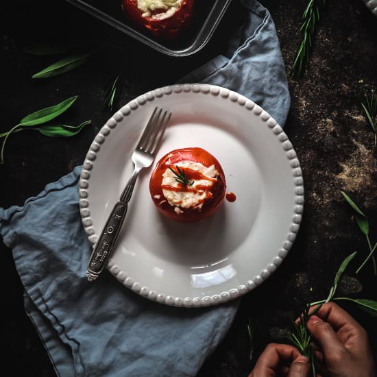 Stuffed BBQ tomatoes with sriracha - Recipe photo by twosisterslivinglife