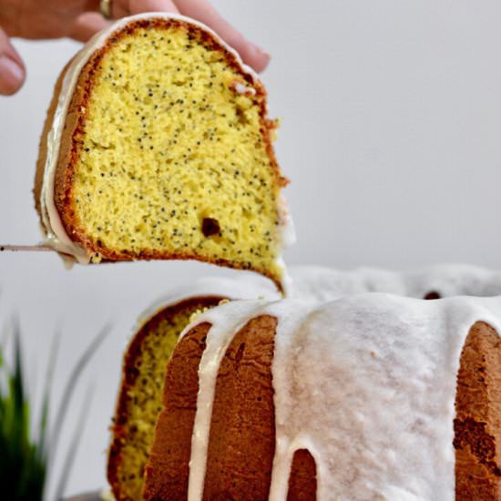 Lemon Poppy Seed Cake - Recipe photo by TheOvenLight