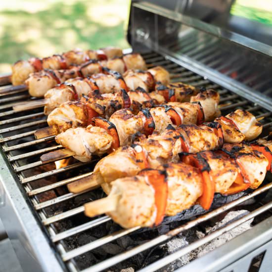 Marinated chicken kabobs - Recipe photo by photosandfood