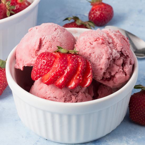 Vegan Strawberry Ice Cream - Recipe photo by aplantifulpath