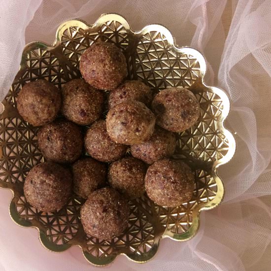 Dates Aval ladoo - Recipe photo by Mildlyindian