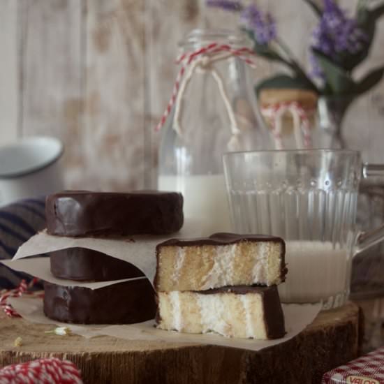 CHOCOLATE CREAM FILLED ROLLS - Recipe photo by pattyscake