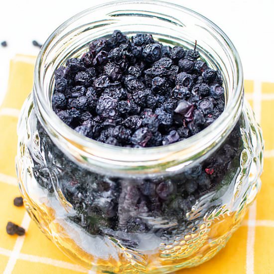 Homemade dehydrated blueberries - Recipe photo by MasalaHerb