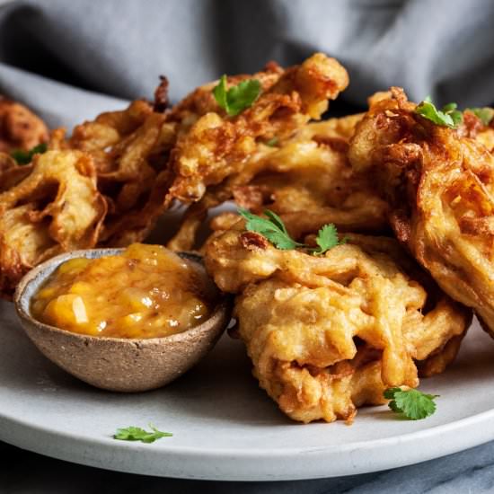 Crispy Vegan Onion Bhajis - Recipe photo by schoolnightvegan