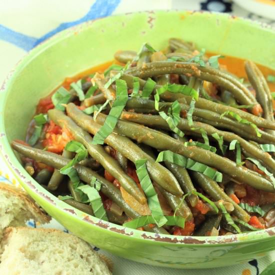 Stewed Green Beans with Tomatoes - Recipe photo by Mangia Bedda