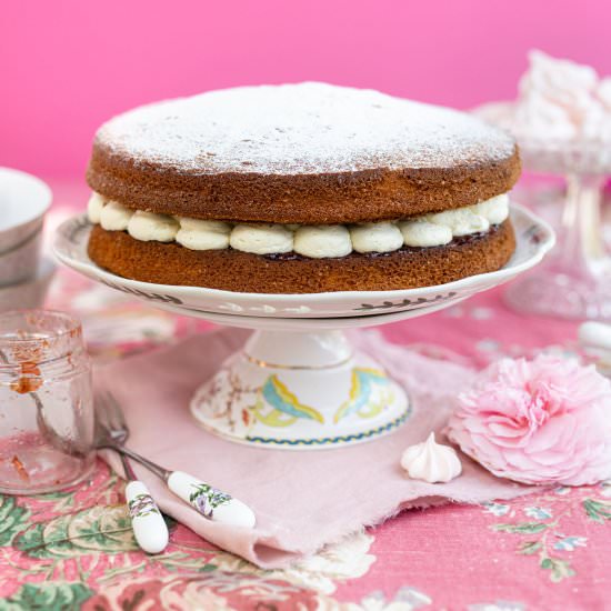 Classic Victoria sponge Cake - Recipe photo by supergoldenbakes